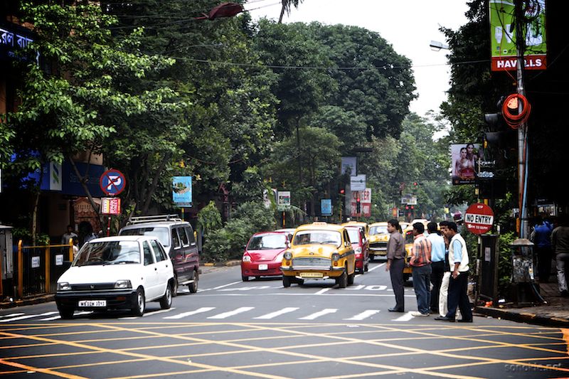 crossing the street in kolkata
